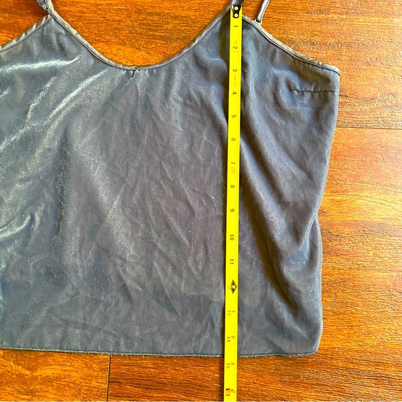 ☀️5/25☀️ Victoria’s Secret Blue Gray Velvet Ruffle Strap Cami Size Small - Picture 6 of 8